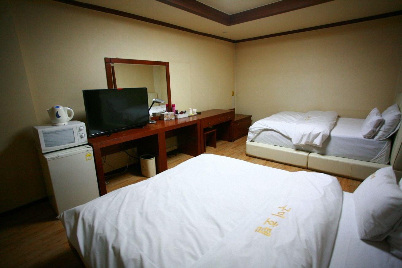 Gumi Hotel Luaran gambar